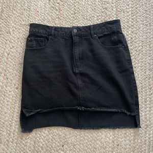 Forever 21 Black Denim Raw Hem Mini Skirt Waist Size 28
